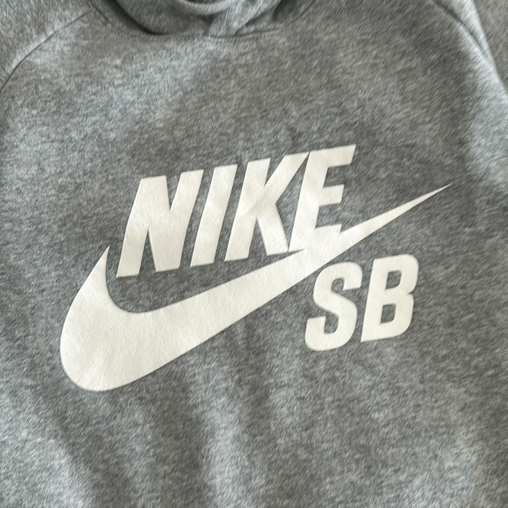 Gray Nike men’s sweatshirt, hoodie size large